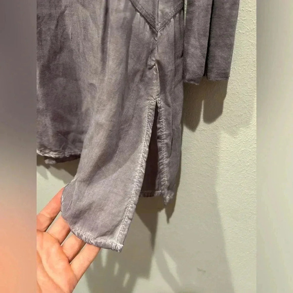 CROSY. Tunic in Distressed Slate / Size Small / - Picture 2 of 8